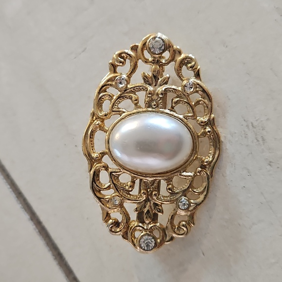 Vintage gold pearl in diamond brooch - Picture 2 of 4